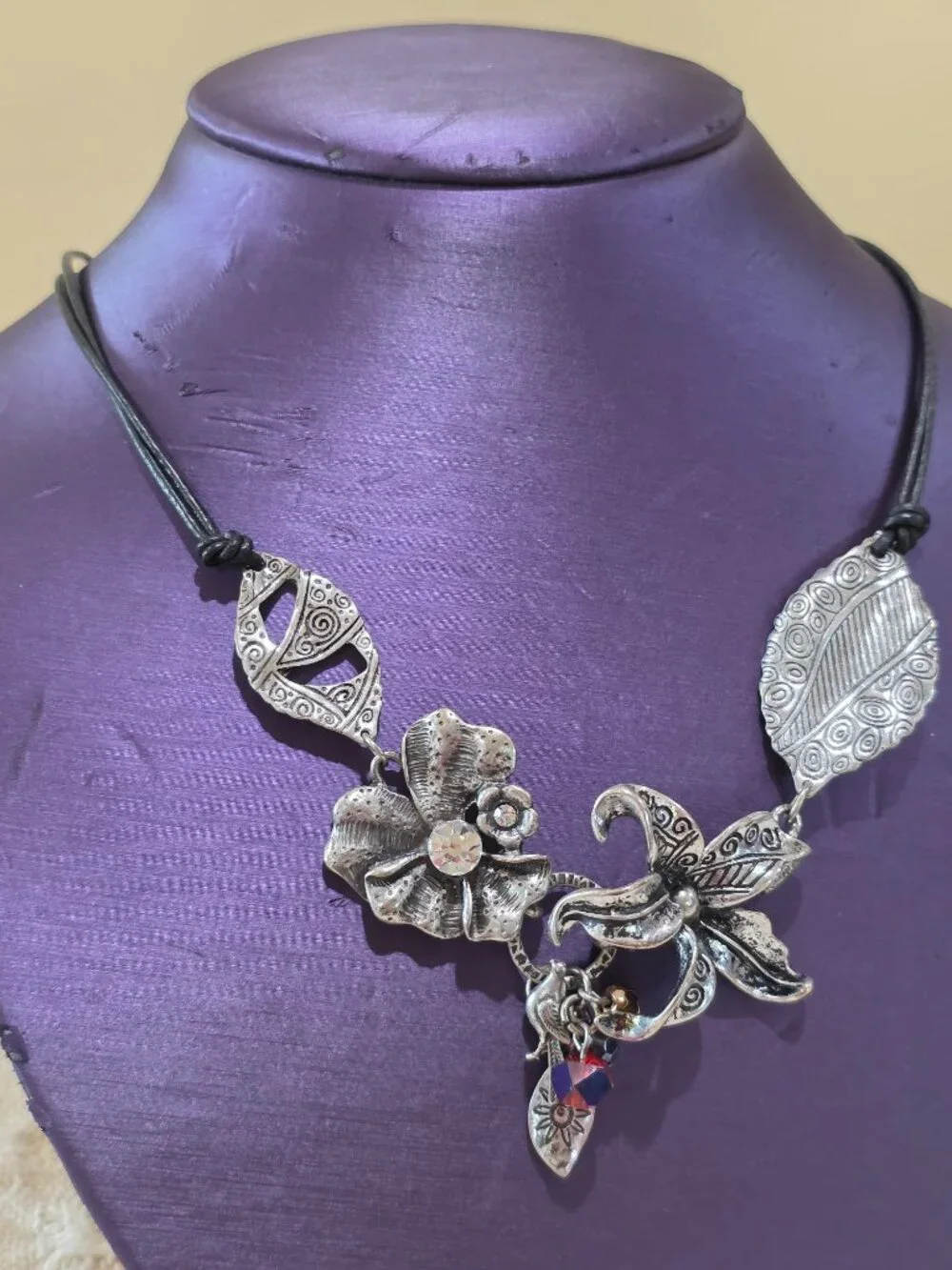 Vintage Contemporary Floral Lily Pansy Bib Charm Silver Black Statement Necklace